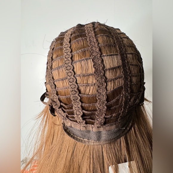 Brown Balayage Long Wavy Wig  Classic Wig Cap, Realistic appereance - Picture 6 of 7
